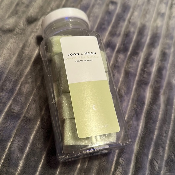 Joon x Moon: Sugar Scrubs. White Tea & Aloe Scented - Picture 1 of 2